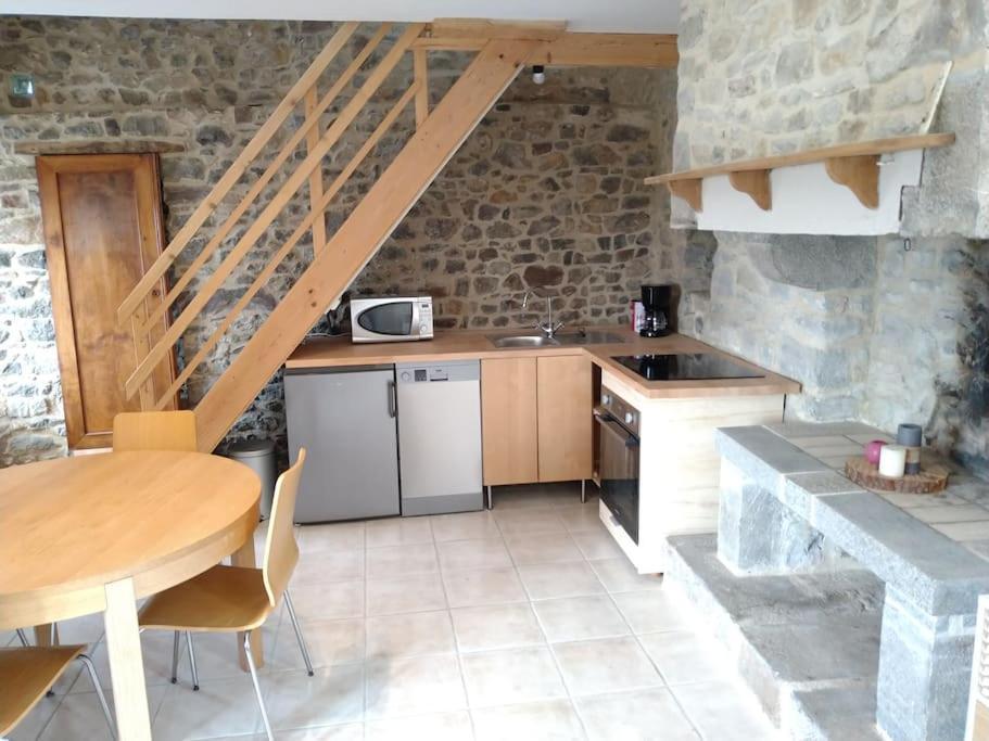 Gite Les Pommiers Montchaton Exteriör bild