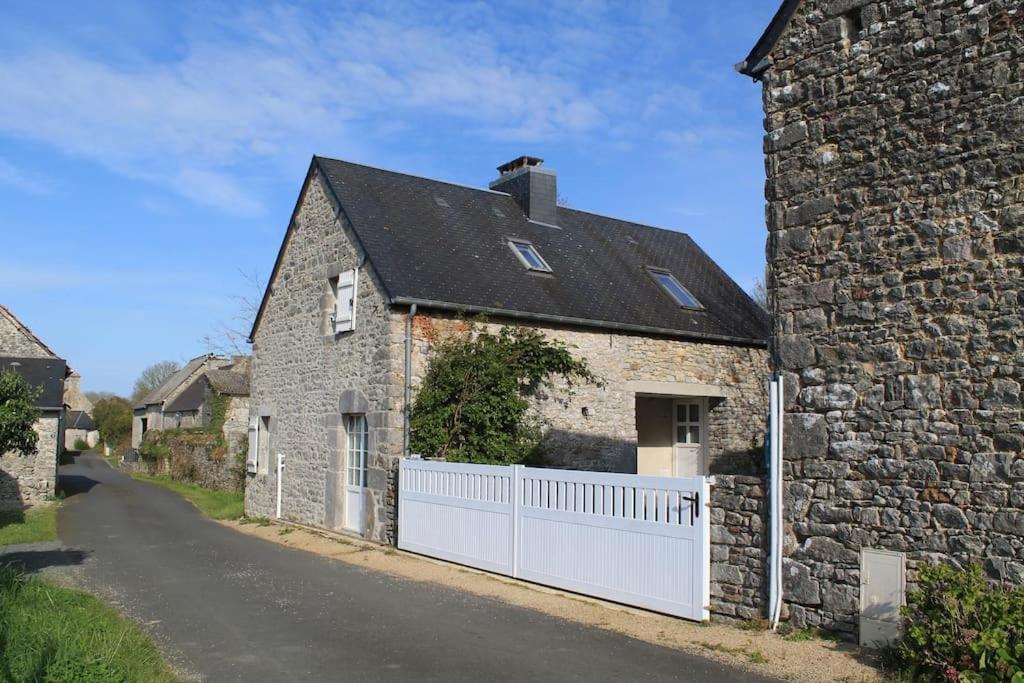 Gite Les Pommiers Montchaton Exteriör bild